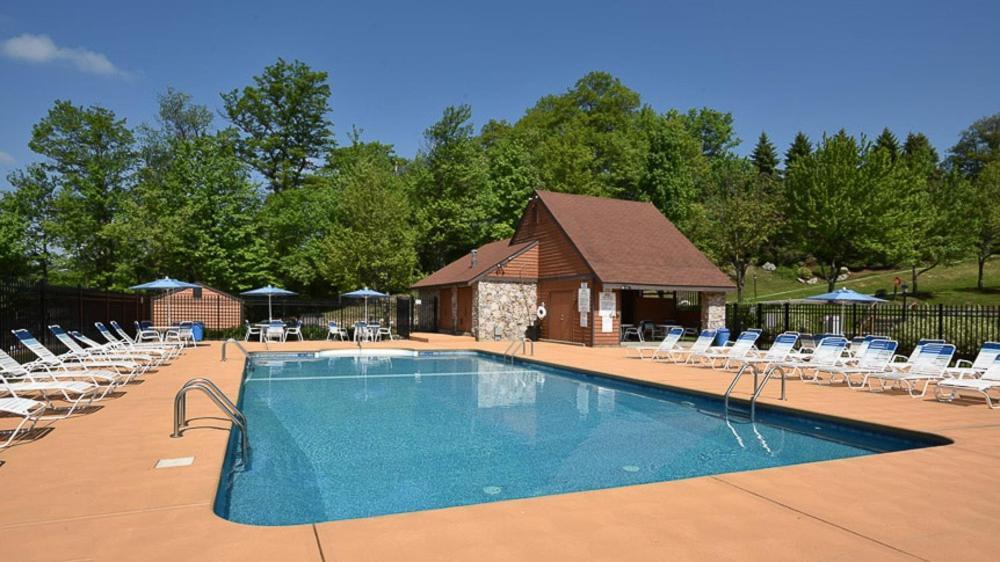 Seven Springs Swiss Mountain 3 Bedroom Standard Condo, Sleeps 8! Champion
