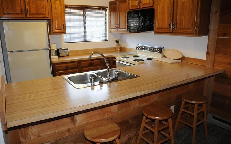 Seven Springs Swiss Mountain 3 Bedroom Standard Condo, Sleeps 8! Champion
