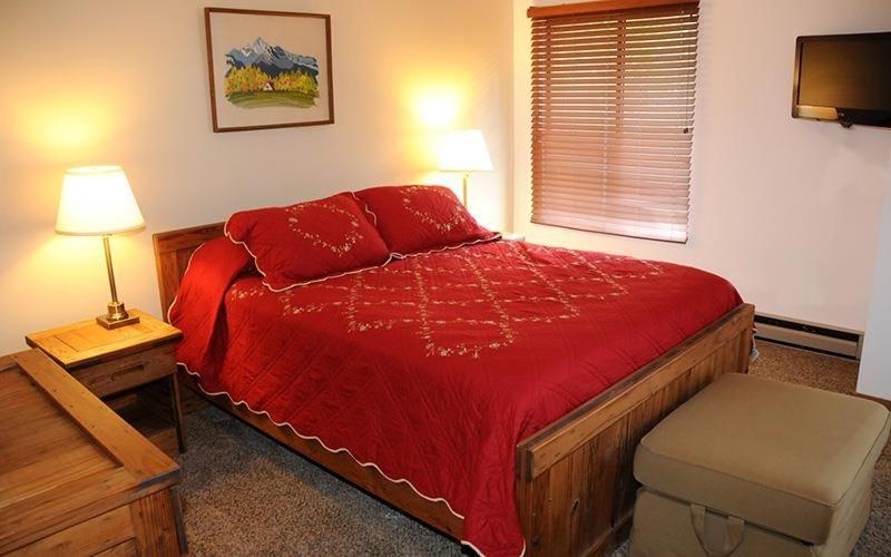 Seven Springs Swiss Mountain 3 Bedroom Standard Condo, Sleeps 8! *